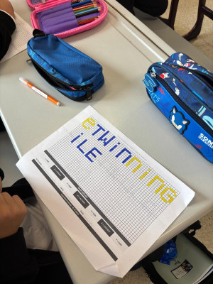 E- twinning ile Okula Dönüş Renkli Kare Kodlama